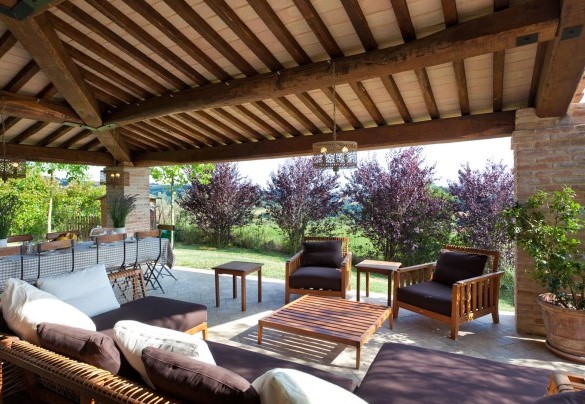 Il grande porticato con zona pranzo e area relax -  Casale delle Lavande 