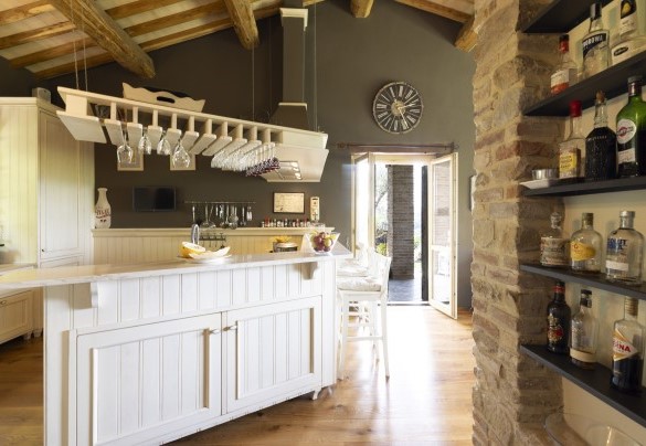 The kitchen with a central island - Casale delle Lavande