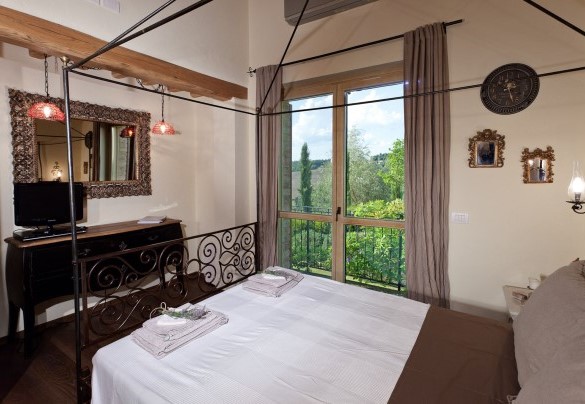 Double bedroom (1,40m wide bed) n.1 at the ground floor with bathroom en-suite n.1 - Casale delle Lavande 