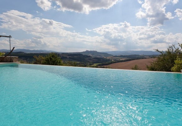 La bellissima piscina a sfioro - Casale delle Lavande 