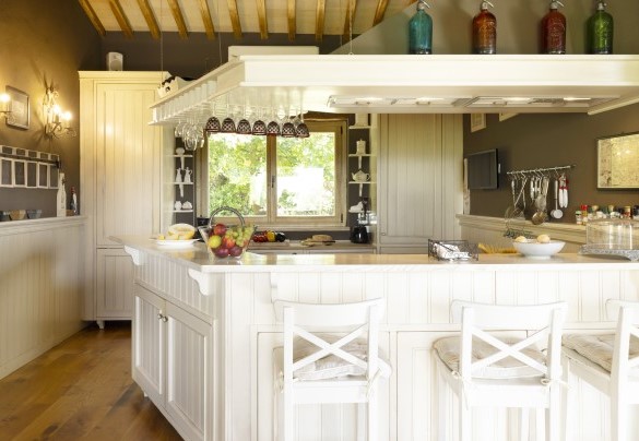 The spacious and bright kitchen - Casale delle Lavande  