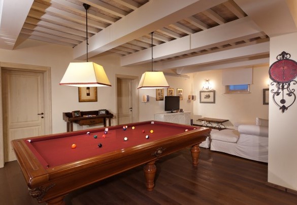 The billiard room in the basement - Casale delle Lavande 