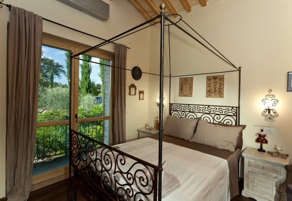 Double bedroom (1,40m wide bed) n.1 at the ground floor with bathroom en-suite n.1 - Casale delle Lavande 
