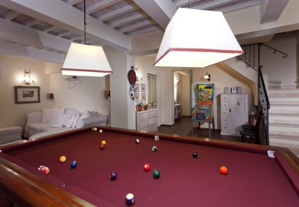 The billiard room in the basement - Casale delle Lavande 
