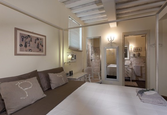 Double bedroom n.3 at the basement with bathroom en-suite n.3 - Casale delle Lavande 