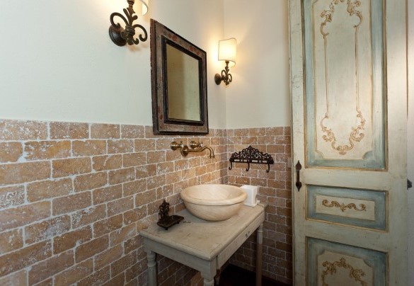 Service toilet at the basement - Casale delle Lavande