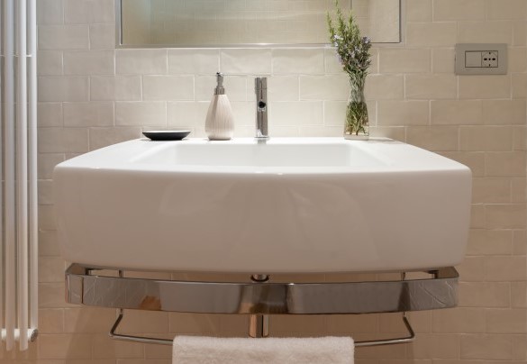 Bagno con doccia adiacente alla camera e a servizio del piano terra - Casale Grottini