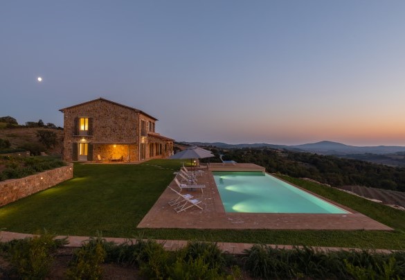La piscina è aperta dall'ultimo Sabato di Aprile al primo Sabato di Ottobre - Casale Grottini