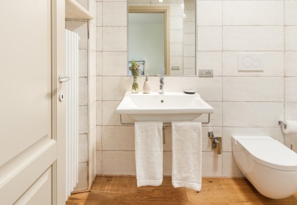 Bagno con vasca en-suite. Piano terra - Casale Grottini