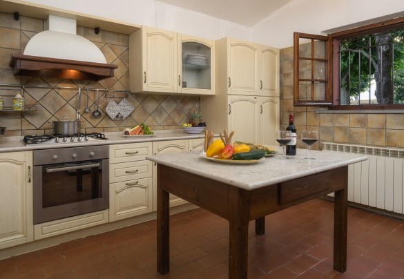 L'accogliente e attrezzata cucina comunica con la sala da pranzo - Casale Il Torchio