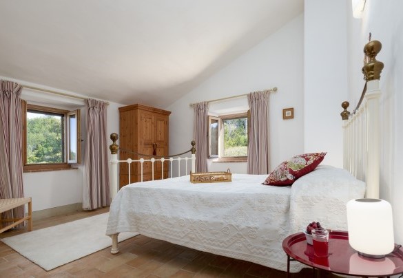 La camera matrimoniale (letto largo 150 cm) n.3 al primo piano - Casale La Cascina 