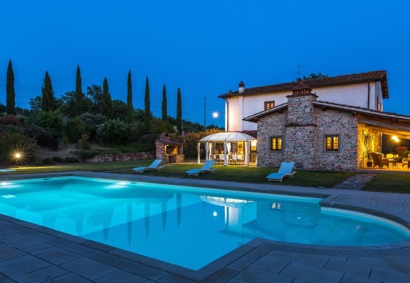 La piscina è dotata di illuminazione interna - Casale La Splendida