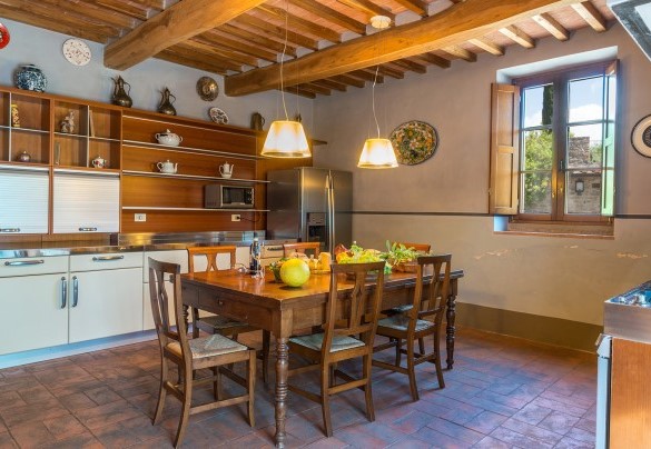 L'attrezzata cucina dallo stile rustico - Casale La Splendida