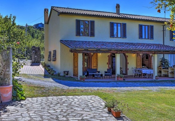 The stone farmhouse surrounded by the greenery garden – Casale Le Conce 