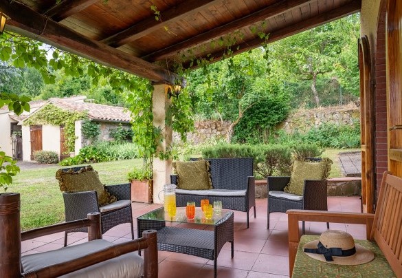 The porch equipped, ideal for watching the sunset on the Val D’Orcia – Casale Le Conce