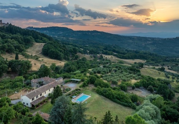 The sunset on the Tuscan hills – Casale Le Conce