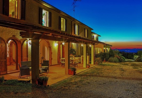 The property in the light of the sunset – Casale Le Conce 