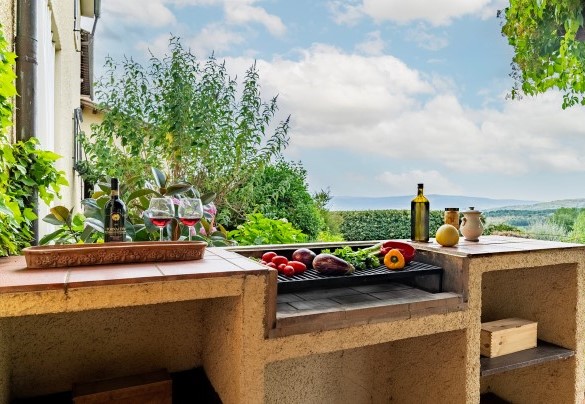 The brick barbecue in the porch – Casale Le Conce
