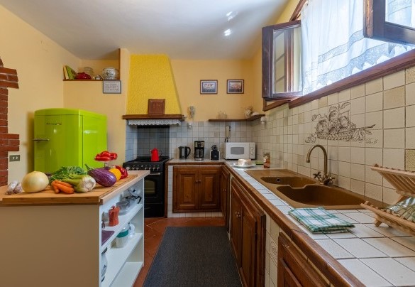 The fully equipped, built-in kitchen – Casale Le Conce