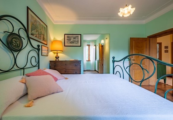Double bedroom n.3 with 1.40 m wide bed and en-suite bathroom – Casale Le Conce
