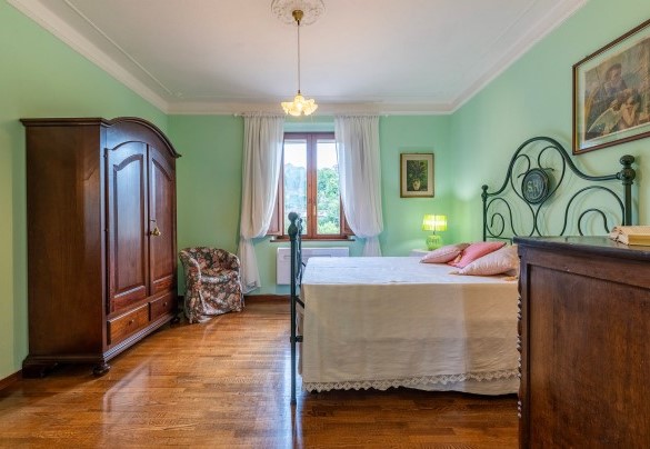 Double bedroom n.3 with 1.40 m wide bed and en-suite bathroom – Casale Le Conce