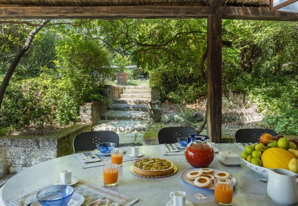 La piscina raggiungibile dalla pergola salendo 9 gradini di pietra - Casale Le Querce di Cetona