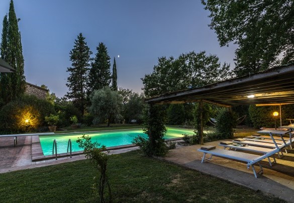 Il solarium è dotato di luci con accensione manuale - Casale Le Querce di Cetona