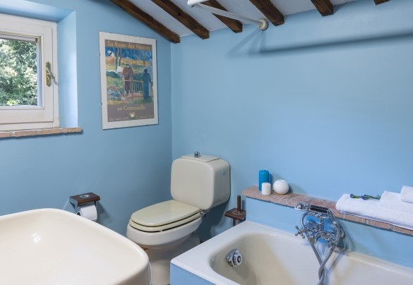 Bagno con vasca en-suite. Secondo piano - Casale Le Querce di Cetona