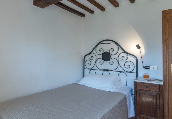Camera singola con letto a una piazza e mezzo cm 190 x 115. Primo piano - Casale Le Querce di Cetona