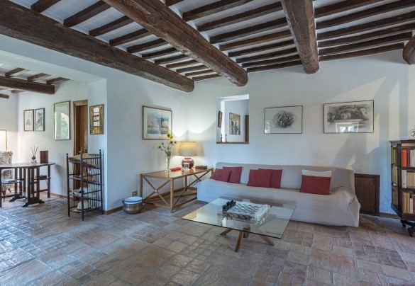 Il salotto collegato alla cucina - Casale Le Querce di Cetona