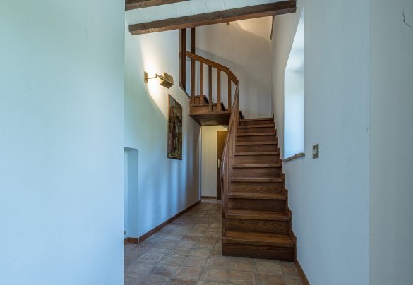 Scala tra il primo e il secondo piano - Casale Le Querce di Cetona