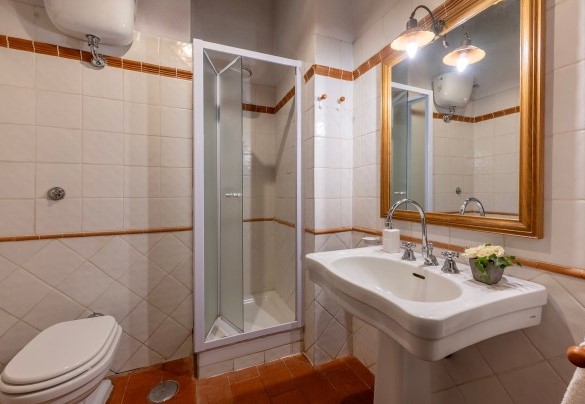 Bagno con doccia n.3 en suite alla camera n.4 – Casale Le Querce 