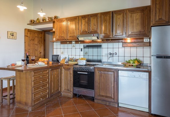 The well-equipped built-in kitchen - Casale Le Tre Querce