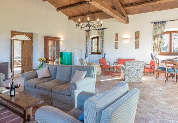 Living room on the ground floor of the annex - Casale Le Tre Querce