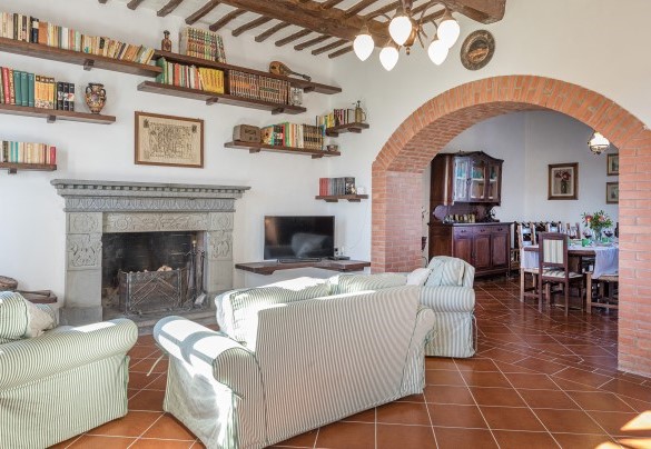 The living room communicates with the dining area - Casale Le Tre Querce