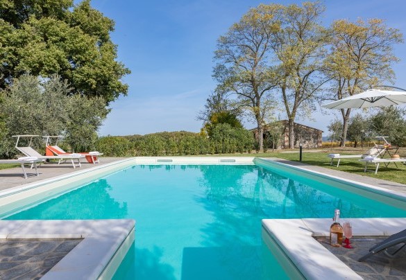 The pool measures 5 x 11 m with a constant depth of 1.40 m - Casale Le Tre Querce 