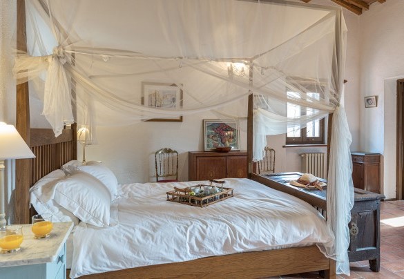 Double bedroom n.1 (with 150 cm wide bed) with bathroom en-suite - Casale Mollina