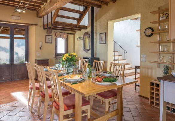 The main entrance and the dining area - Casale Mollina