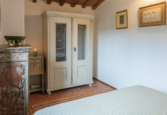 Double bedroom n.2 (with 140 cm wide bed) with bathroom next to - Casale Mollina