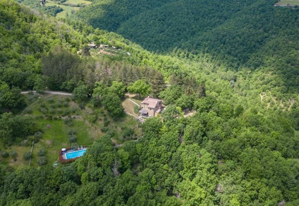 The property overlooking the green landscape - Casale Mollina   