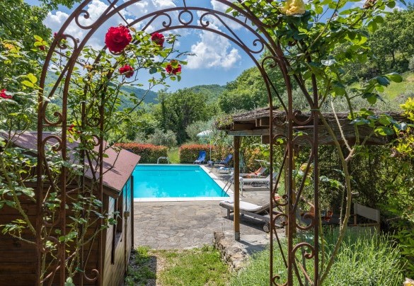 The private pool lies on a lower terrace - Casale Mollina  