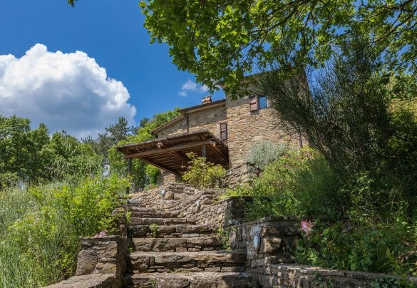 The stone steps leading from the swimming pool to the house - Casale Mollina  
