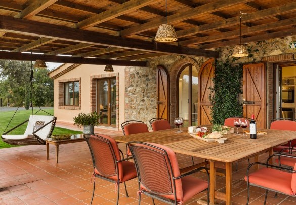 The portico with outdoor dining area connected to the kitchen - Casale Ombrone