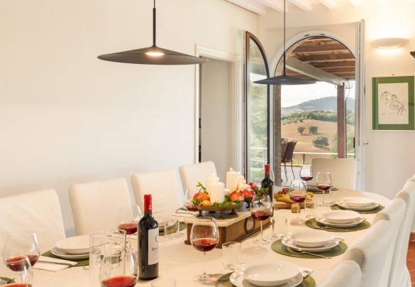 The dining room with direct exit on the portico - Casale Ombrone