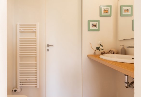 Guest bathroom on the ground floor - Casale Ombrone
