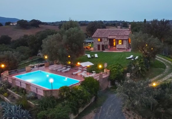 The property in the glow of the sunset - Casale Ombrone