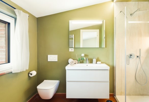 Bathroom with shower n.5 en suite to bedroom n.5 - Casale Ombrone