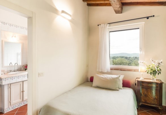 Single bedroom n.4 on the first floor with en suite bathroom - Casale Ombrone
