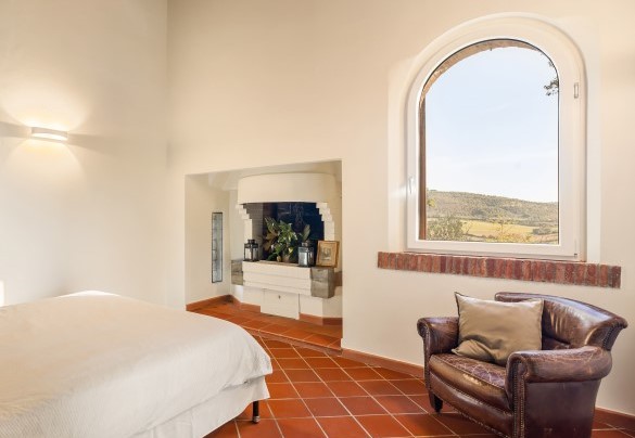 Double bedroom n.2 on the first floor with en suite bathroom - Casale Ombrone