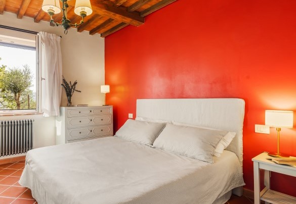 Double bedroom n.1 on the ground floor with en suite bathroom - Casale Ombrone